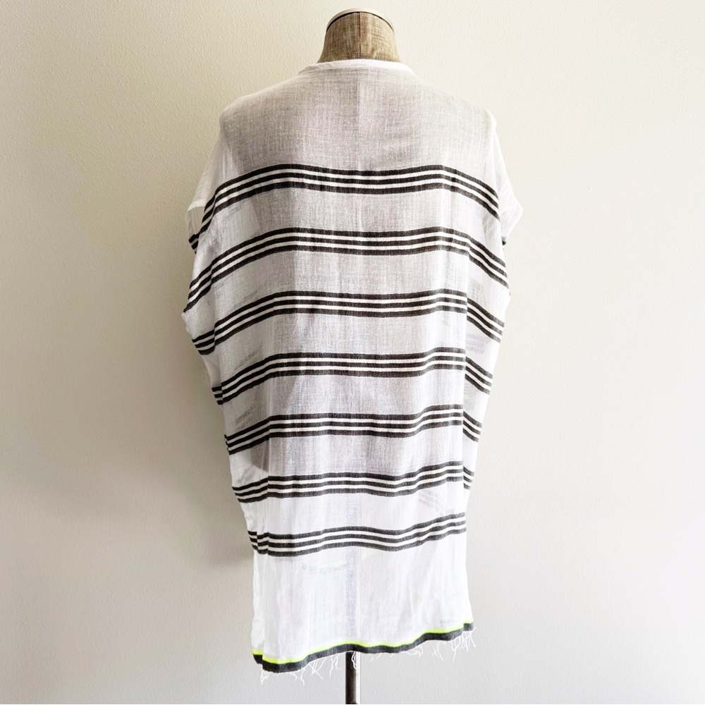 Lemlem Coverup with Snaps - Picture 6 of 17